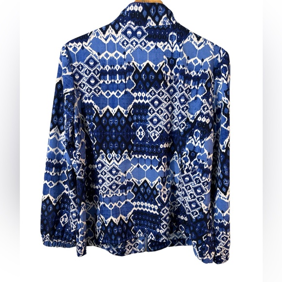 Zenergy by Chicos abstract print in blue white pattern size 2. - Picture 2 of 7